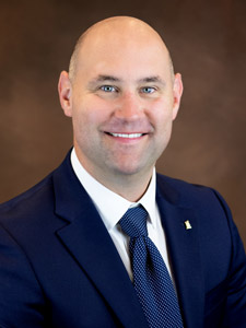 Adam Kniffen Headshot